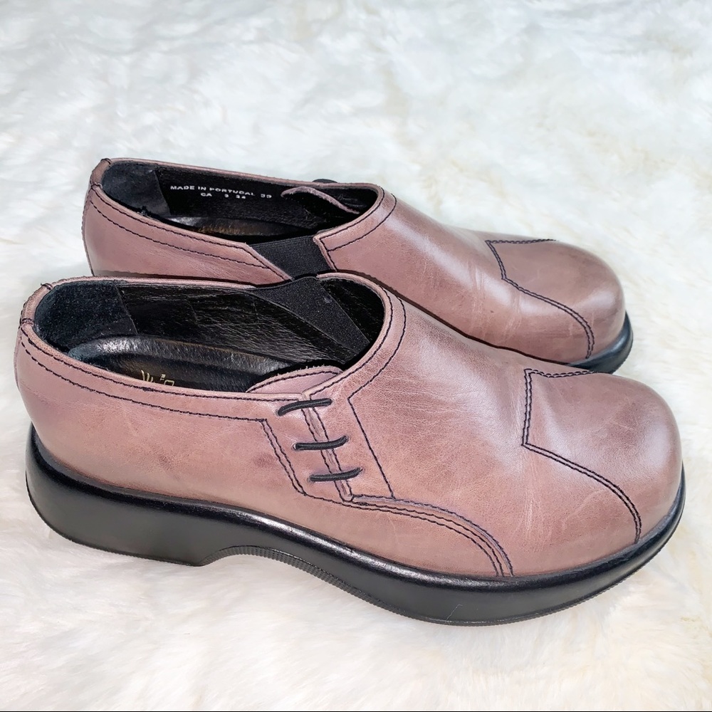 Dansko brown leather clogs, sz 8.5-9
